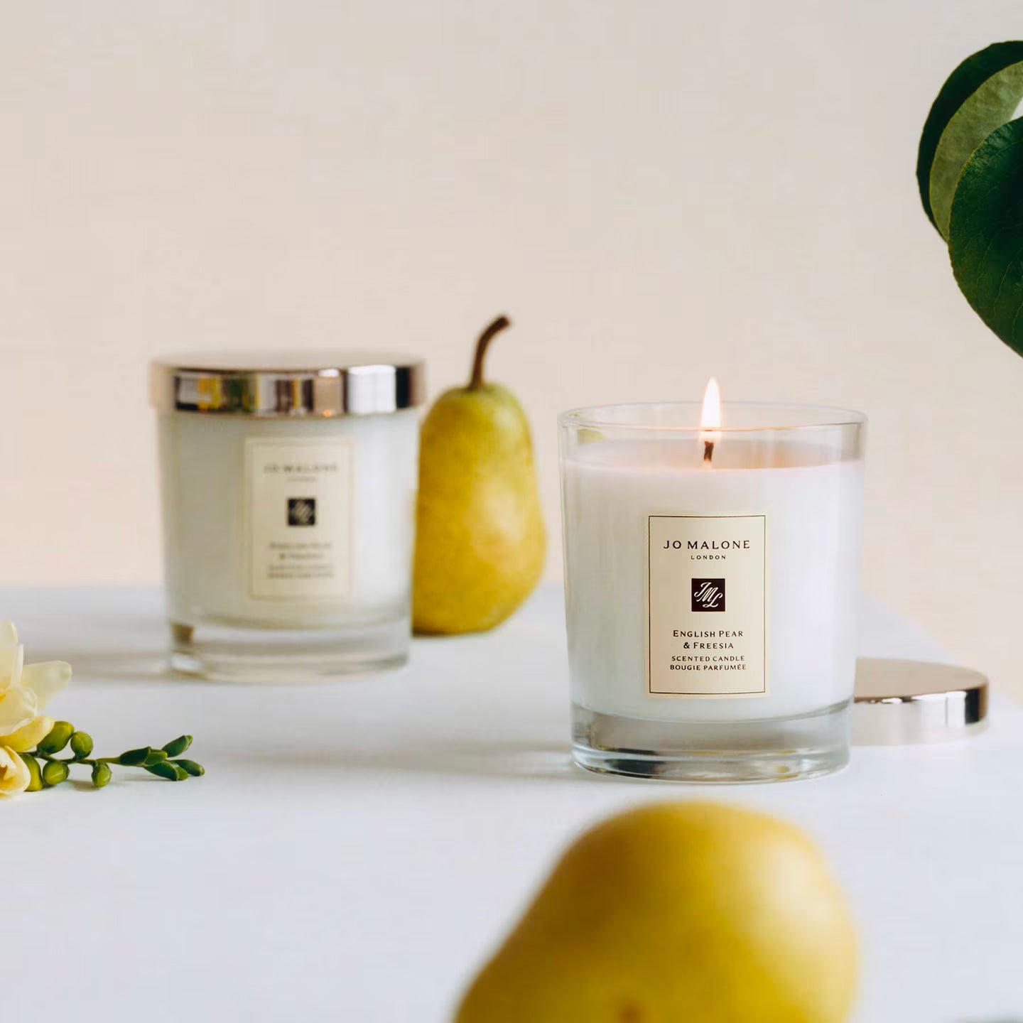 English Pear & Freesia Candela profumata